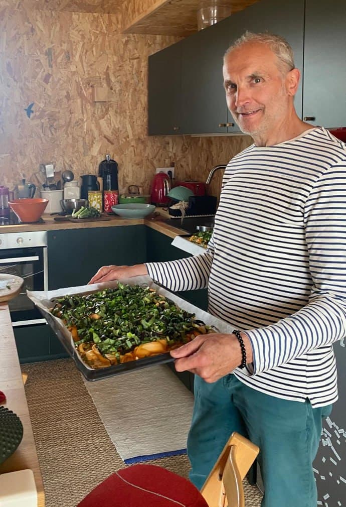 Jérôme en cuisine pendant le séjour